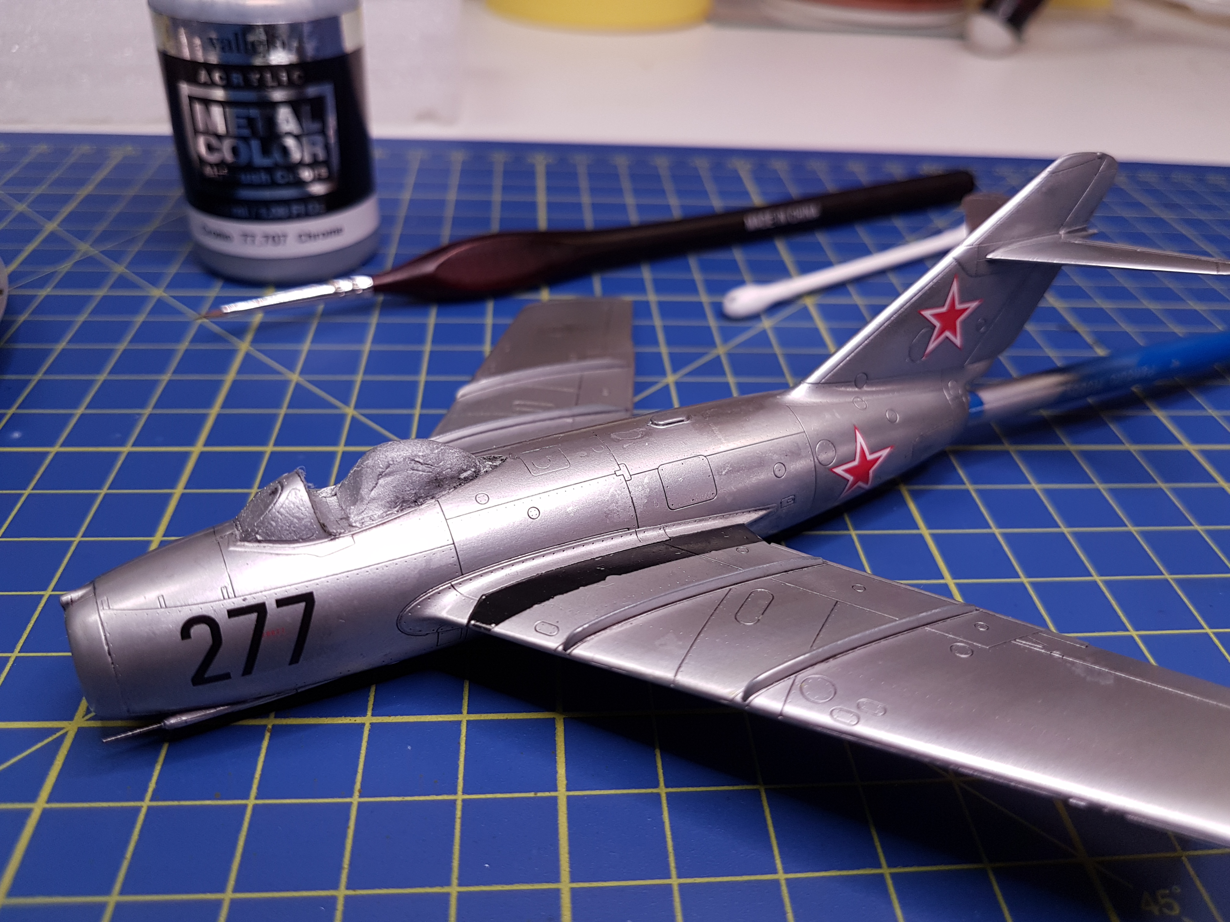 Eduard 1/72 MIG-15 - Sida 2 ZeMDou