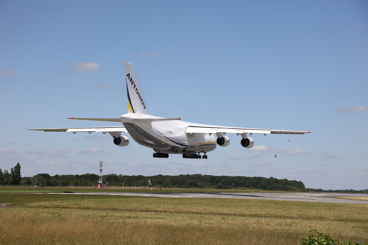 [24/06/2016] Antonov An124 (UR-82009) Antonov Design Bureau  VXqyJ6