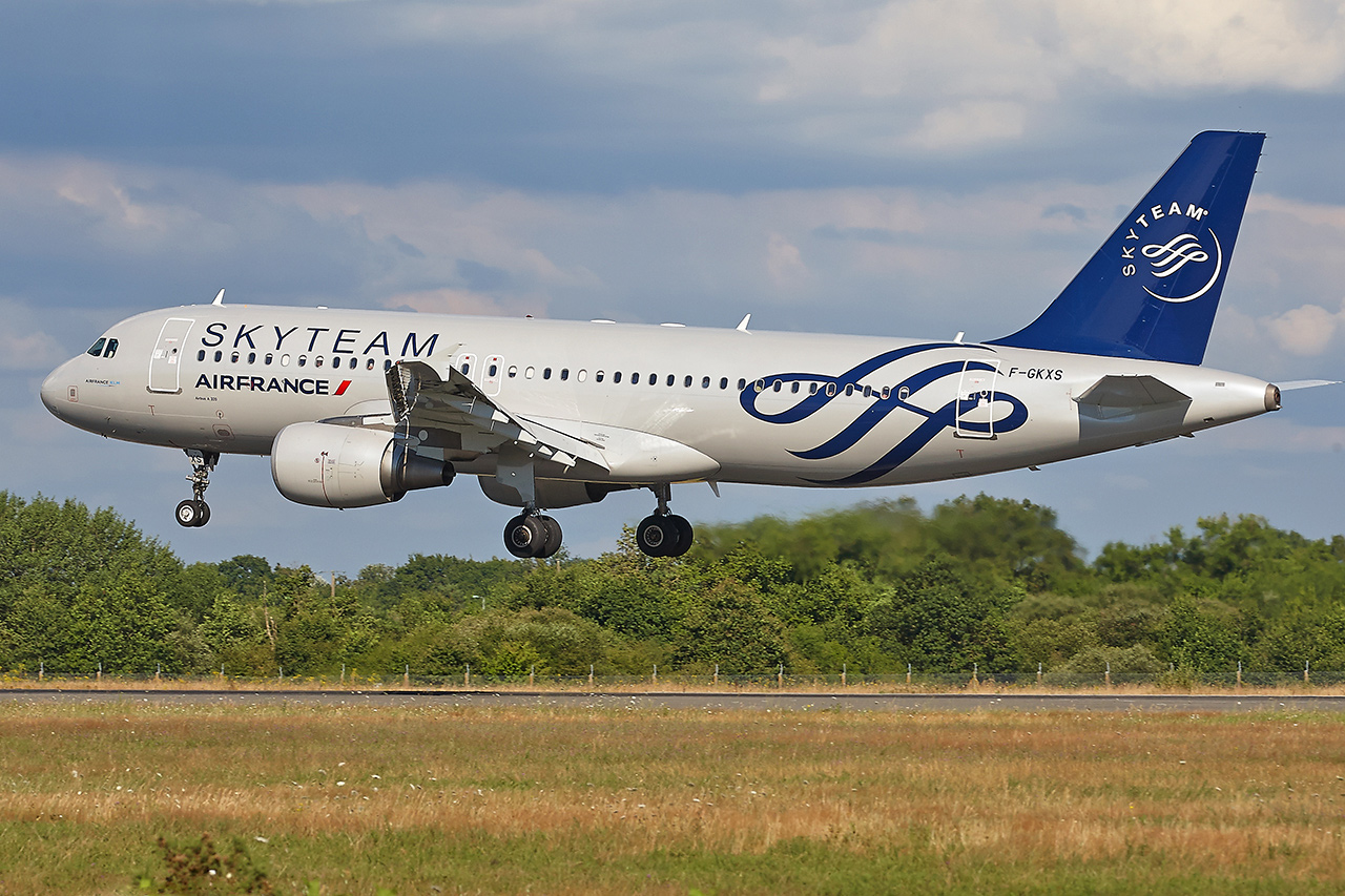 [25/07/2016] Airbus A320 (F-GKXS) Air France "Skyteam" c/s 4yWd4a