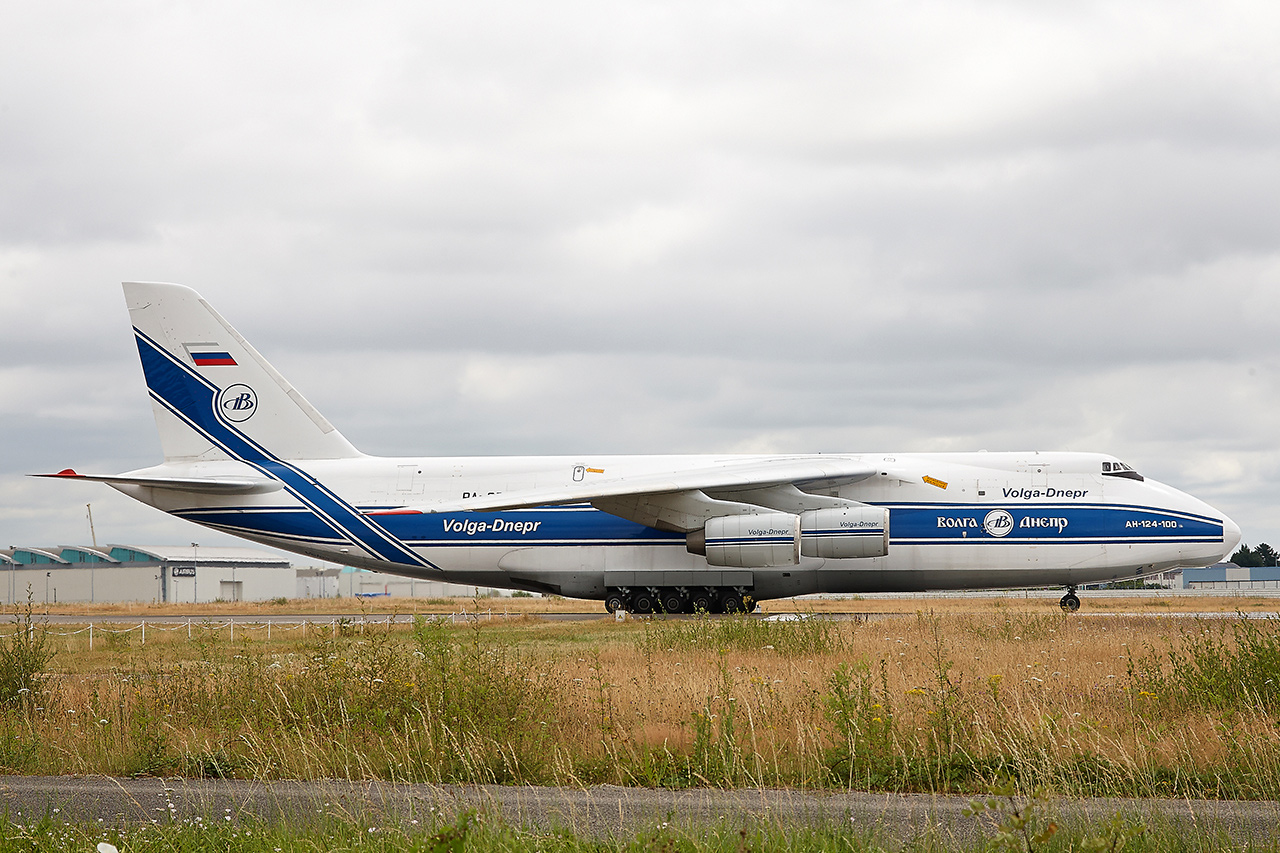 [27/07/2016] Antonov An124 (RA-82047) Volga-Dnepr Airlines   AVifaw