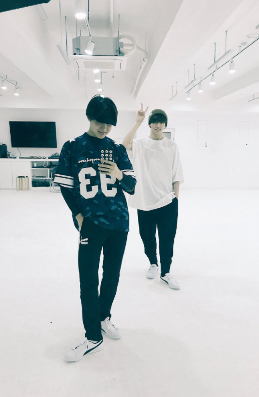 {170721} BTS TWT - J-Hope & Jungkook 1heMj7