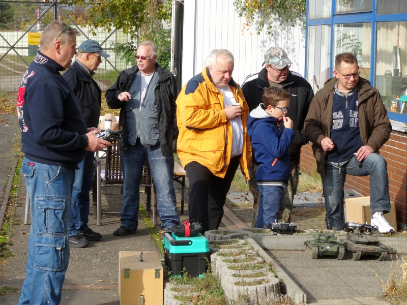 Bilder vom ALLERLETZTEN Panzertreffen 22.10.2016 in Berlin/Tegel APvMfA