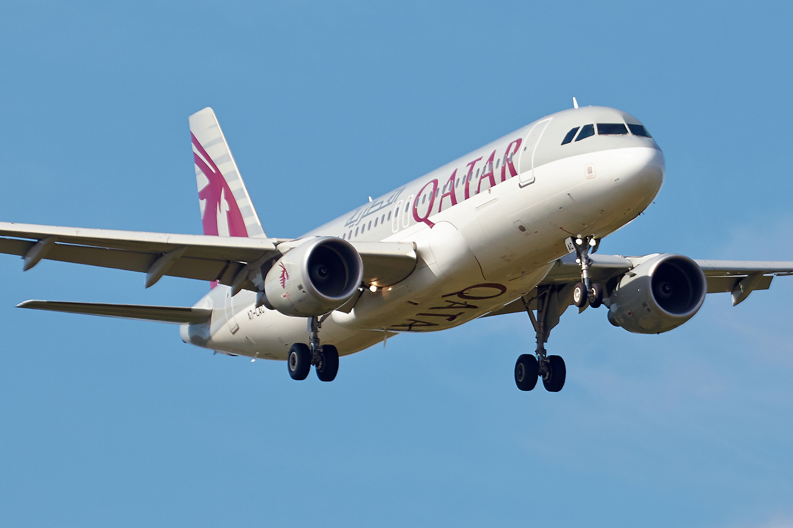 [07/08/2017] Airbus A320 (A7-LAC) Qatar Airways SXrajR