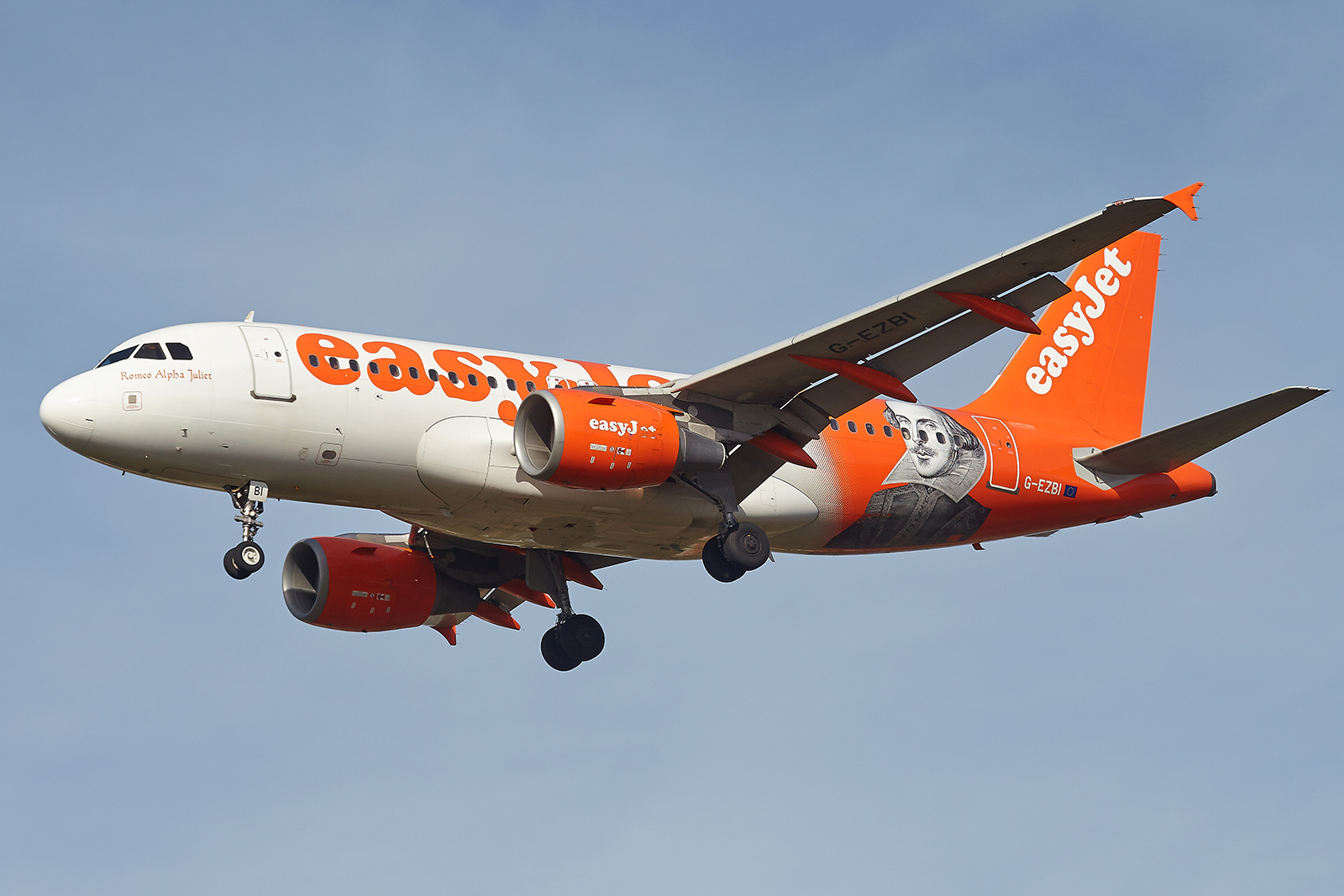 [2016] Airbus A319 (G-EZBI ) Easyjet ( William Shakespeare livery) RbGwAd