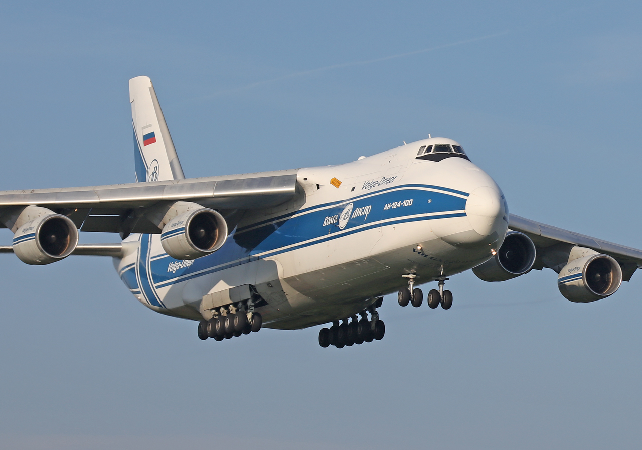 [07/06/2016] Antonov An124 (RA-82078) Volga-Dnepr Airlines   PpwqnJ