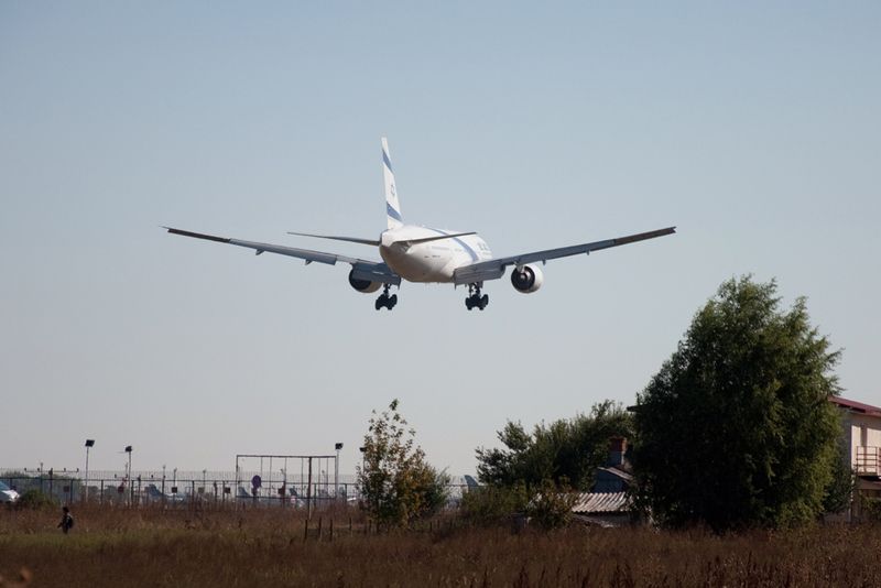 Aeroportul Bucuresti ( Henri Coanda / Otopeni ) - Septembrie 2010 - Pagina 3 009elalisraelairlines4x