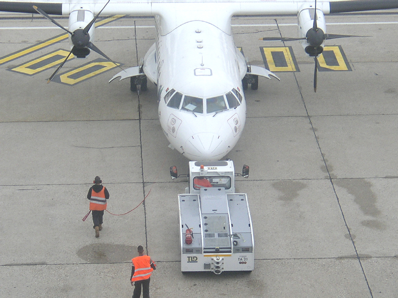 Orly 9 aout 2006 Atr421hb6