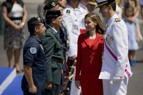 LOS REYES PRESIDEN DÍA DE LAS FUERZAS ARMADAS EN MÁLAGA 610x3so