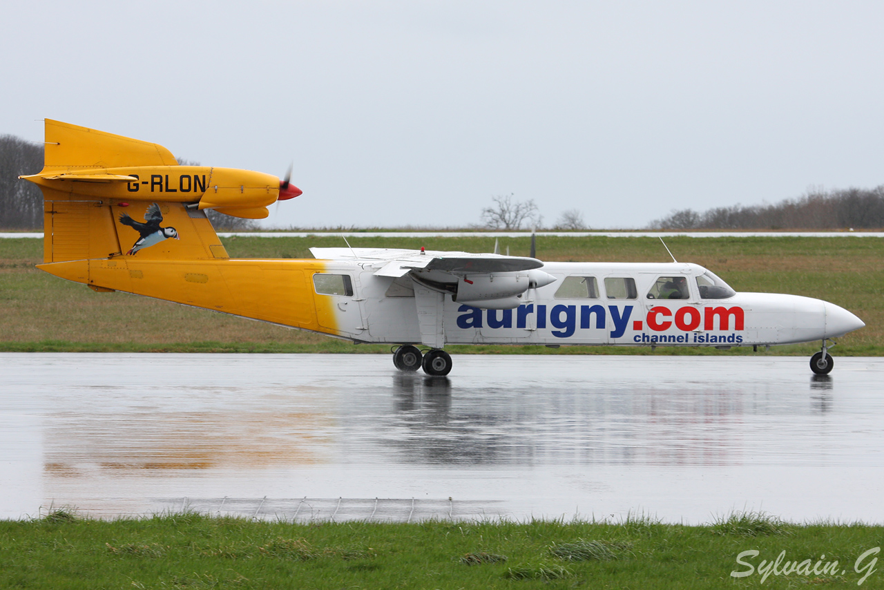 Britten-Norman BN-2A Trislander Aurigny Air Services G-JOEY & G-RLON le 17.03.12  Grlon