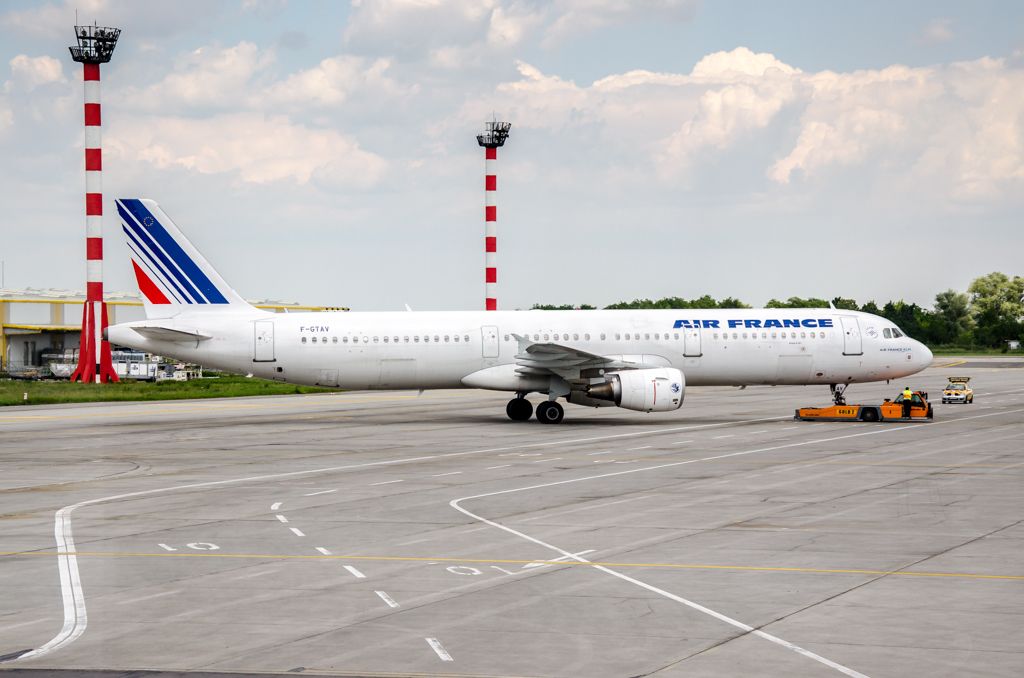 Aeroportul Bucuresti (Henri Coanda/Otopeni) - Iunie 2013   - Pagina 2 Je57