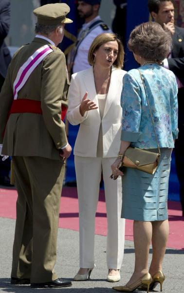 LOS REYES PRESIDEN DÍA DE LAS FUERZAS ARMADAS EN MÁLAGA 1306670314312efe2011052