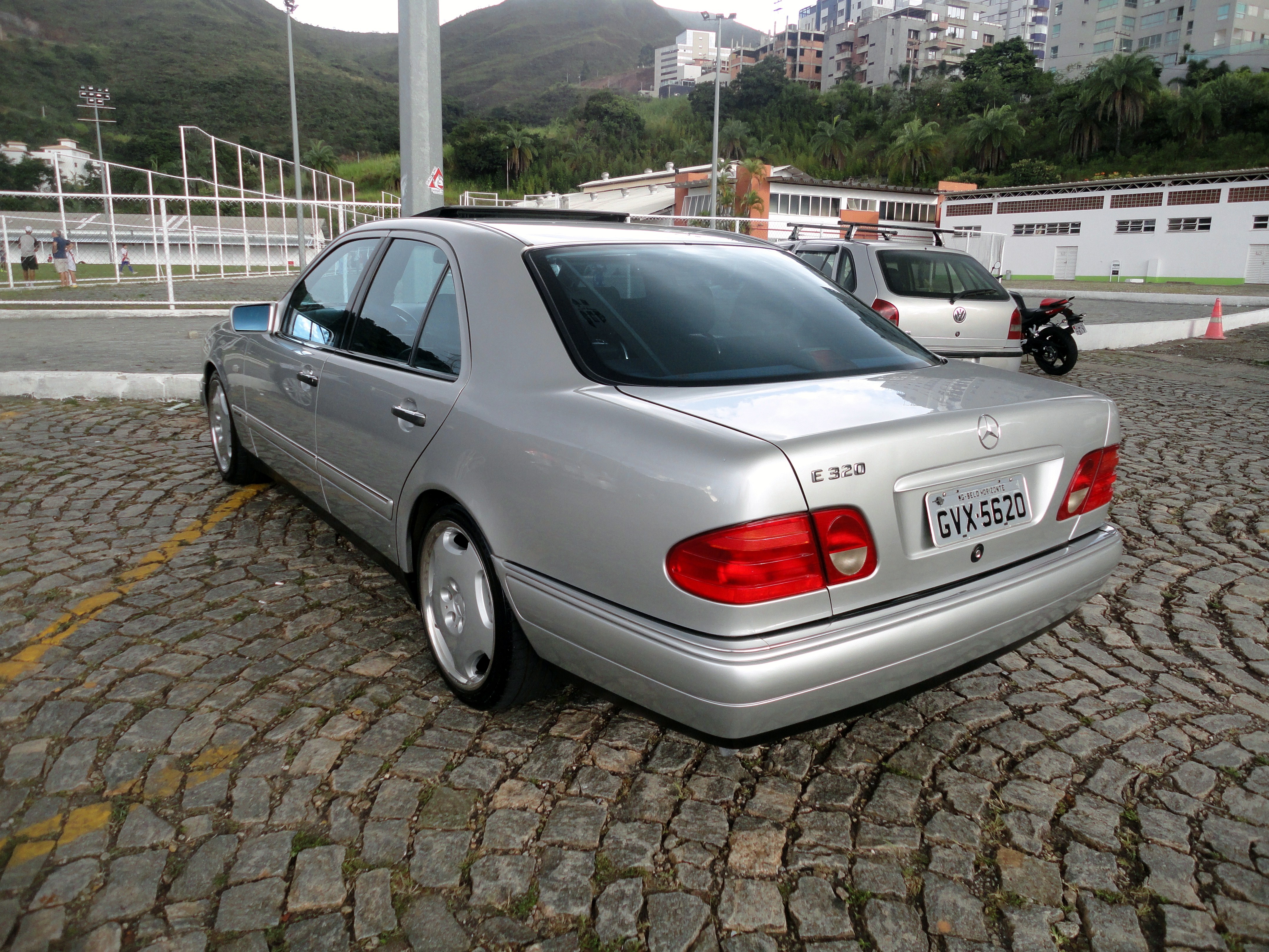 W210 - E320 Avantgarde 1997 - R$ 34.000,00 (VENDA CANCELADA) Dsc03646i