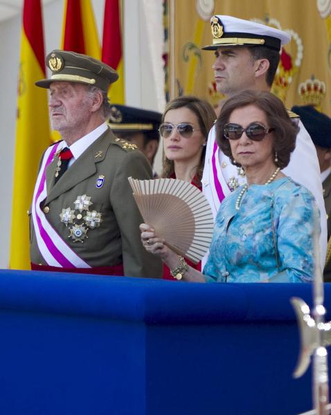 LOS REYES PRESIDEN DÍA DE LAS FUERZAS ARMADAS EN MÁLAGA 1306673249037rolo