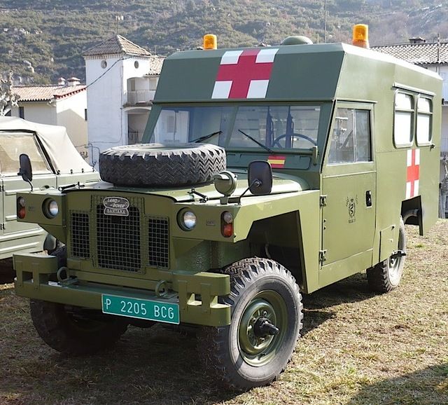 XVI Concentración Vehículos Militares Marzo 2010 El Guixaró. Landroverambulancia