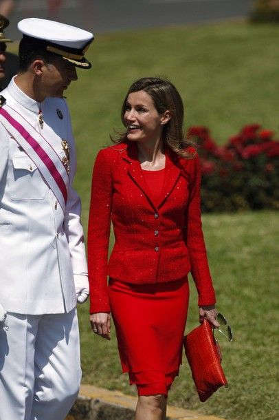 LOS REYES PRESIDEN DÍA DE LAS FUERZAS ARMADAS EN MÁLAGA X610xo