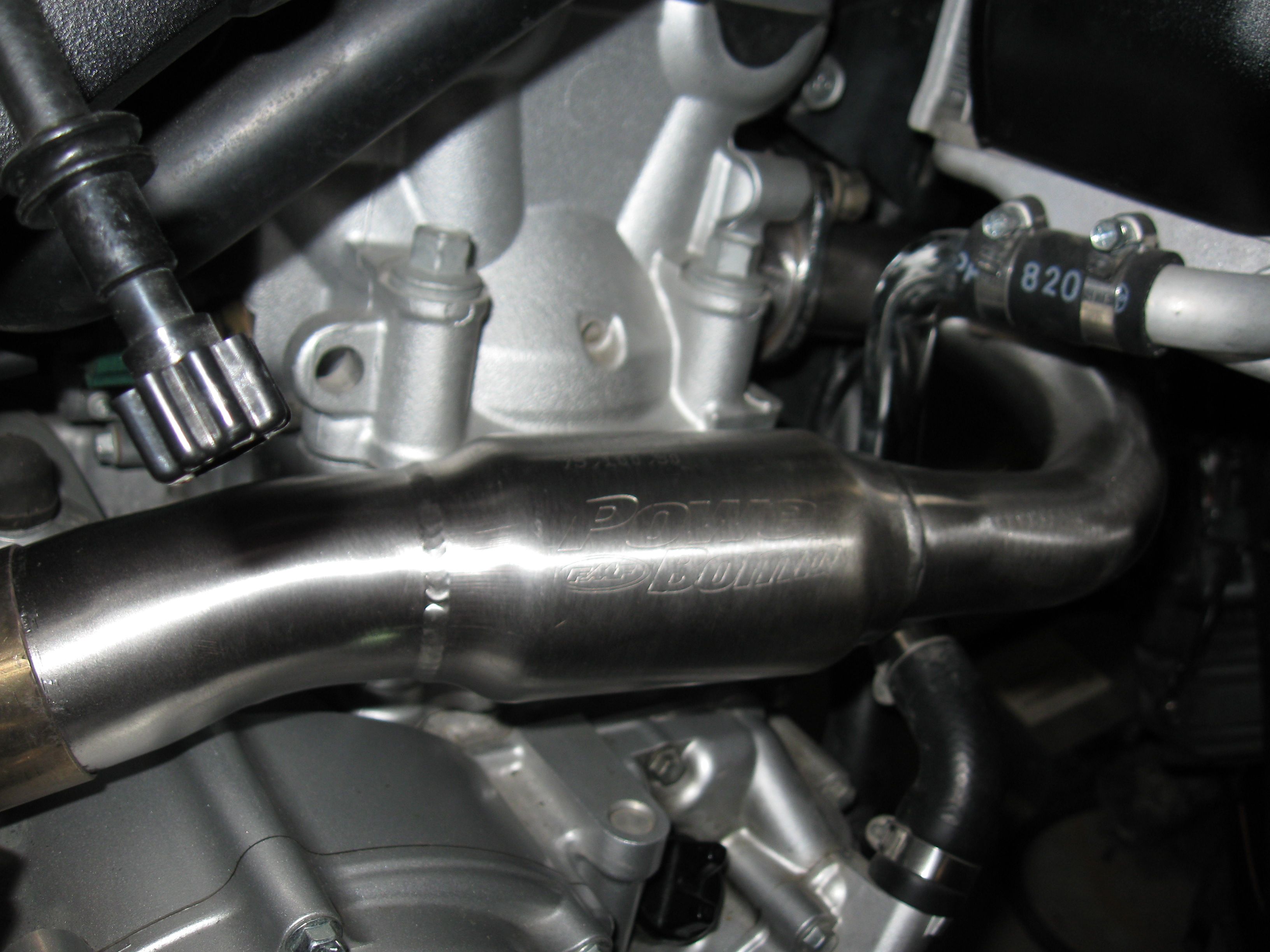 FMF Powerbomb header cracked Img0830xs