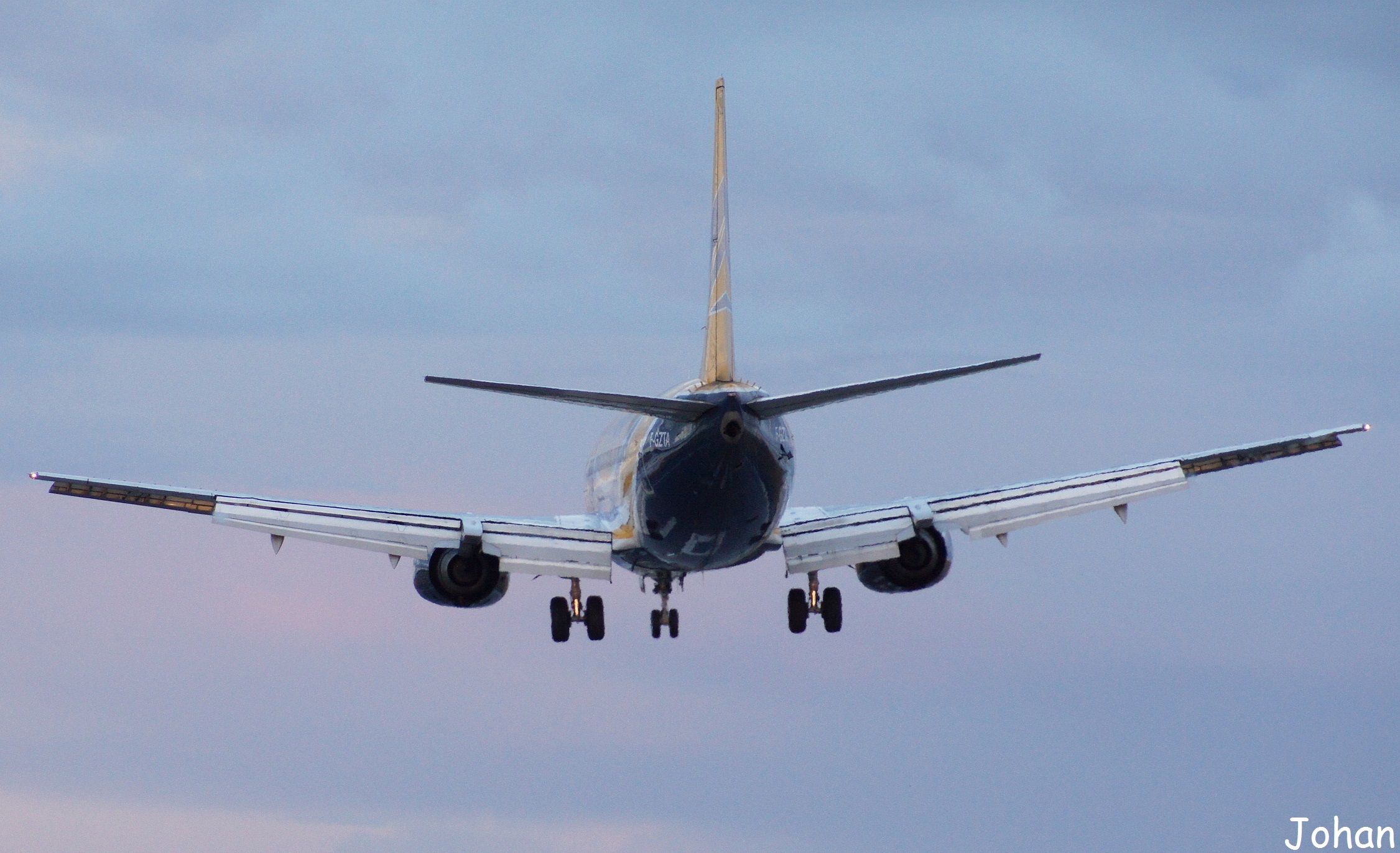 Boeing 737-33V Europe Airpost F-GZTA le 05.07.2012 Fretle050714