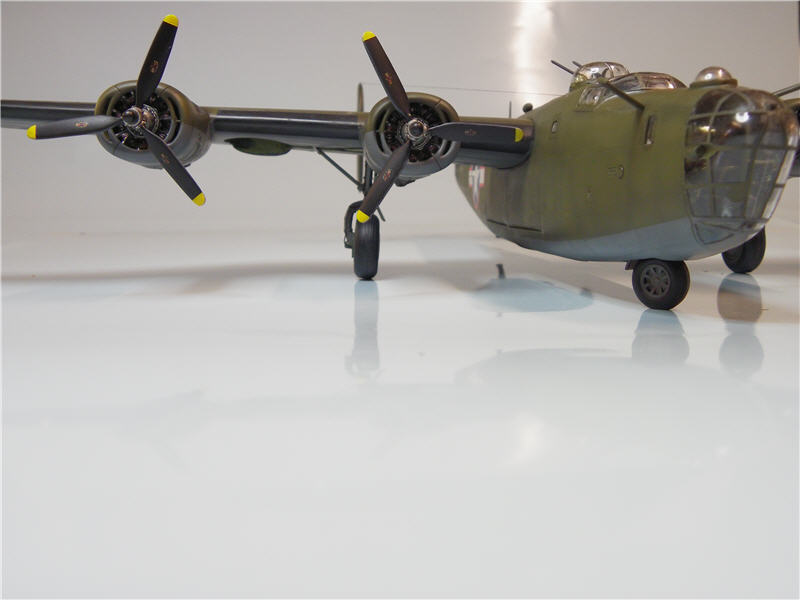 B-24D Libérator - Monogram - 1/48 Imgp6696m