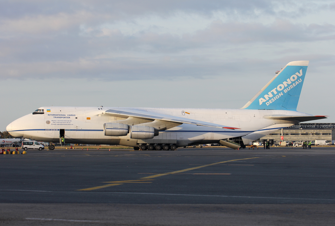 Spotting du 11/09/2013 : Antonov An-124-100 Antonov Airlines (Antonov Design Bureau) UR-82072 - Page 2 X9ku