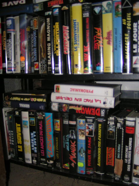 VENTE GROS STOCKS 1200 VHS TOUS GENRE ITALIEN KUNG FU ETC Pict0100qy