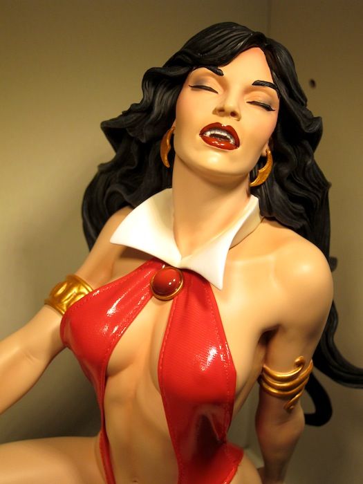 [Sideshow] Vampirella Premium Format - SAIU! Confira as fotos! - Página 5 Img1601f