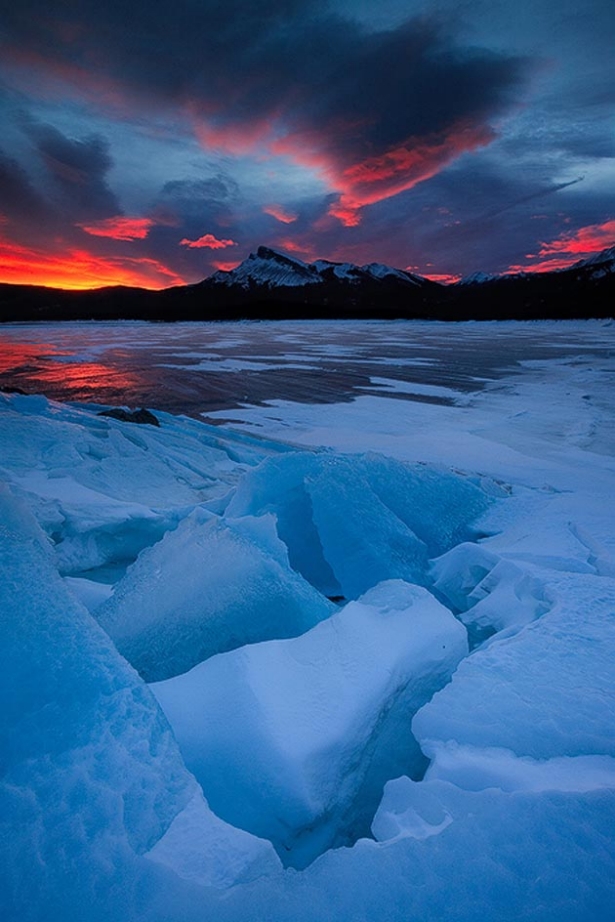 Kỳ ảo hồ băng ở Canada Frozenlakephotos09