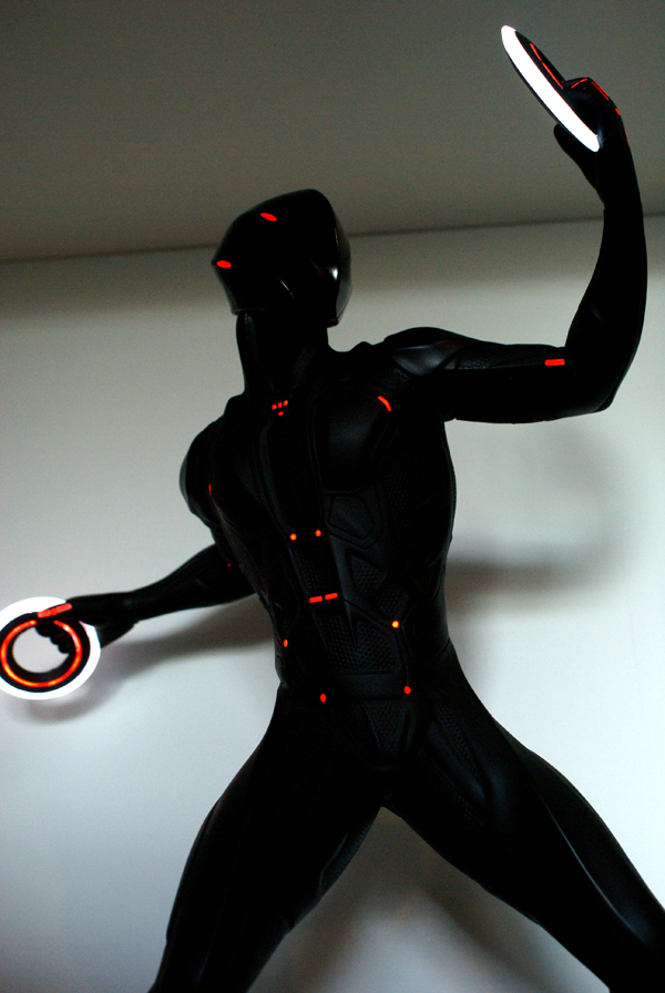 [Sideshow] The Rinzler Statue – TRON: Legacy - FOTOS OFICIAIS!!! Rinzler9