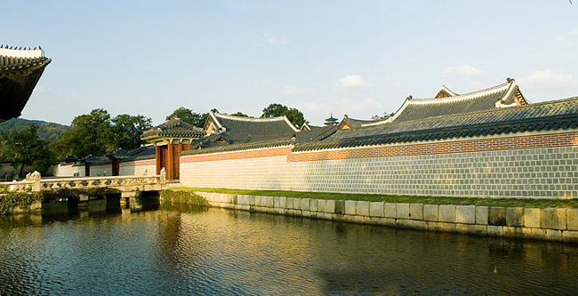 Cung điện đẹp nhất Hàn Quốc 24palacewallandpond07
