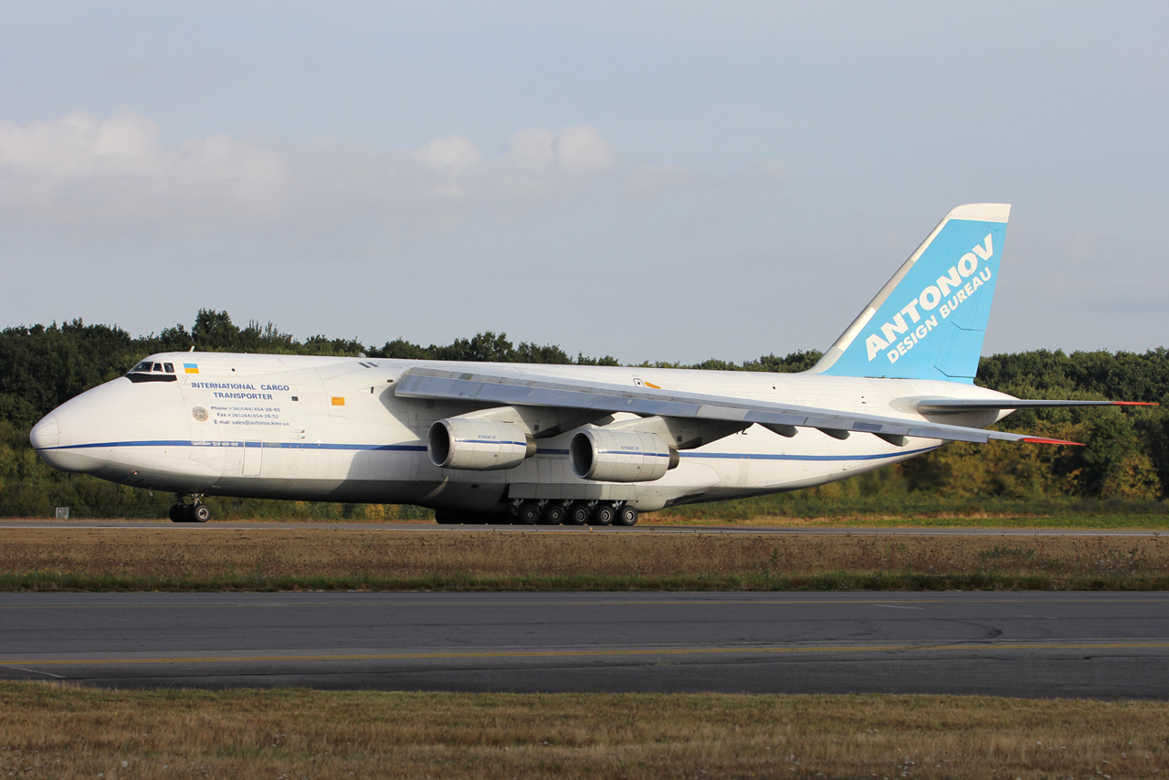 antonov - Spotting du 11/09/2013 : Antonov An-124-100 Antonov Airlines (Antonov Design Bureau) UR-82072 - Page 2 Oxul