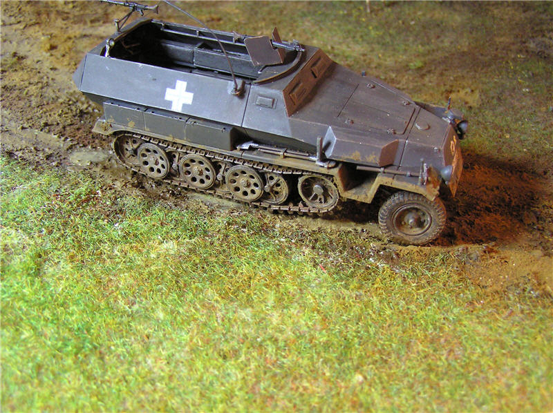 Half-track SD.KFZ.251/1 AUSF.C [AFV-CLUB] 1/48eme P1010083qc