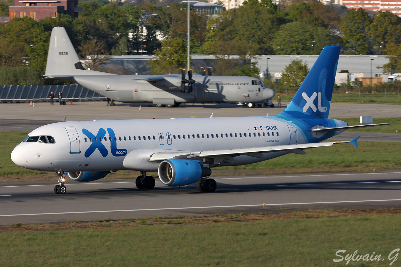 Airbus A320-212 XL Airways France F-GKHK le 16.04.12 Fgkhk2