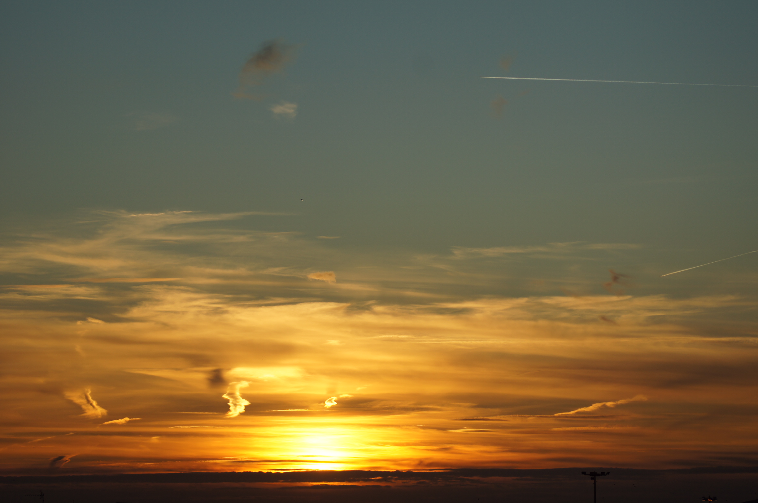 Couchers/levés du soleil et de la lune - Page 6 Avionsroissy656