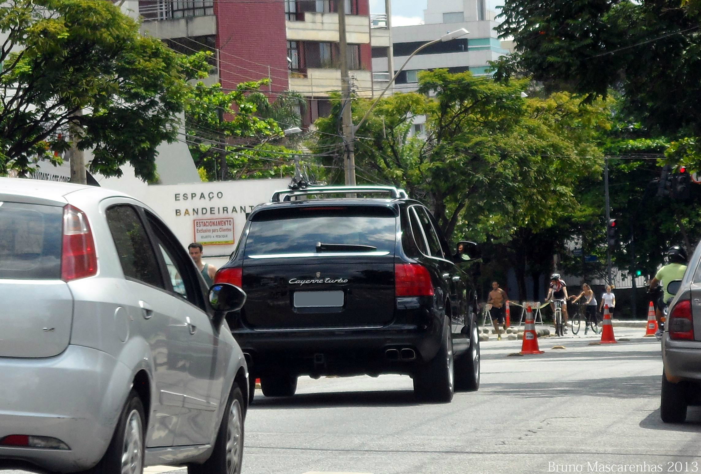 Flagras alemães por Bruno Mascarenhas - Página 3 Porschecayenneturbofqr8