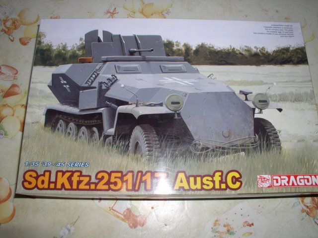 [Thunderbird]Sd.Kfz. 251/17 Ausf C 1/35 Dragon.... Up du 01/10...peinture en cours.... P9090020