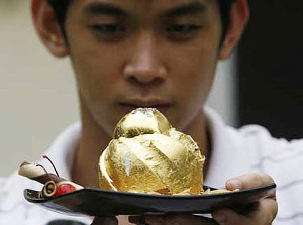 8 món ăn được “tắm” vàng Goldcake5