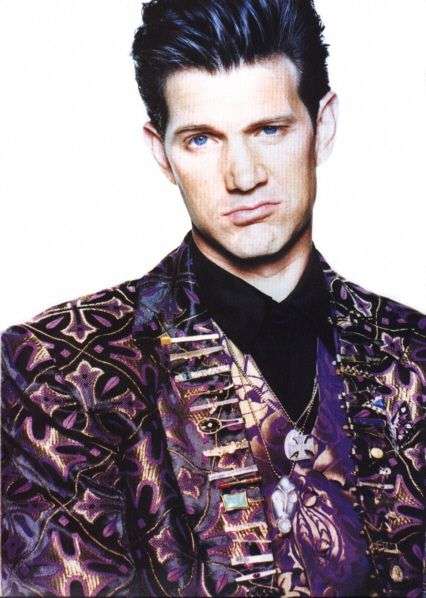 CHRIS ISAAK Goldsuit04bw9