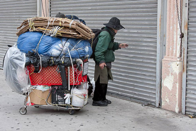 Cuando las cosas no son lo que parecen... Homelesspeoplein64012