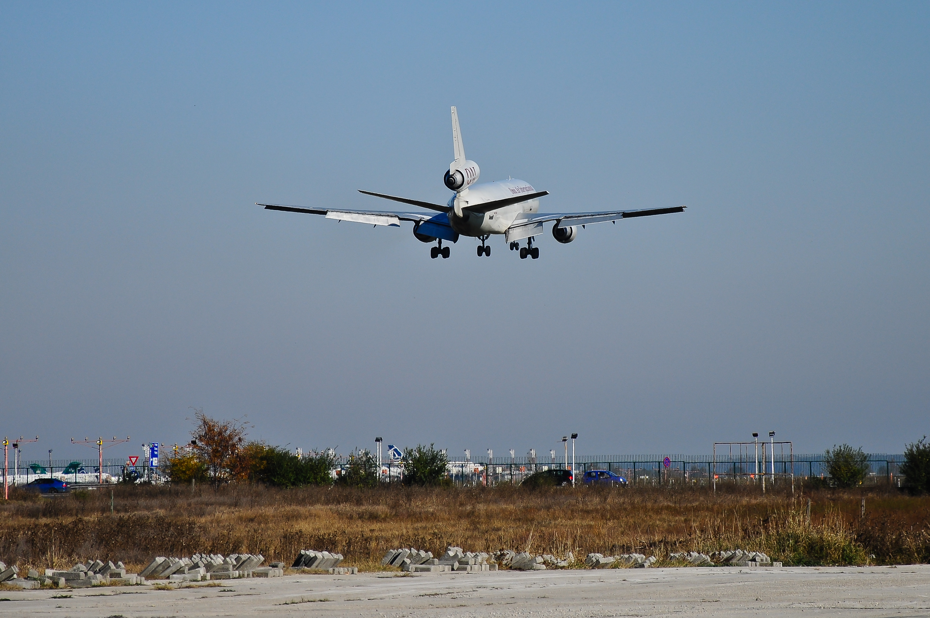 Aeroportul Bucuresti ( Henri Coanda / Otopeni ) - Octombrie 2010 - Pagina 2 0072omniairinternationa