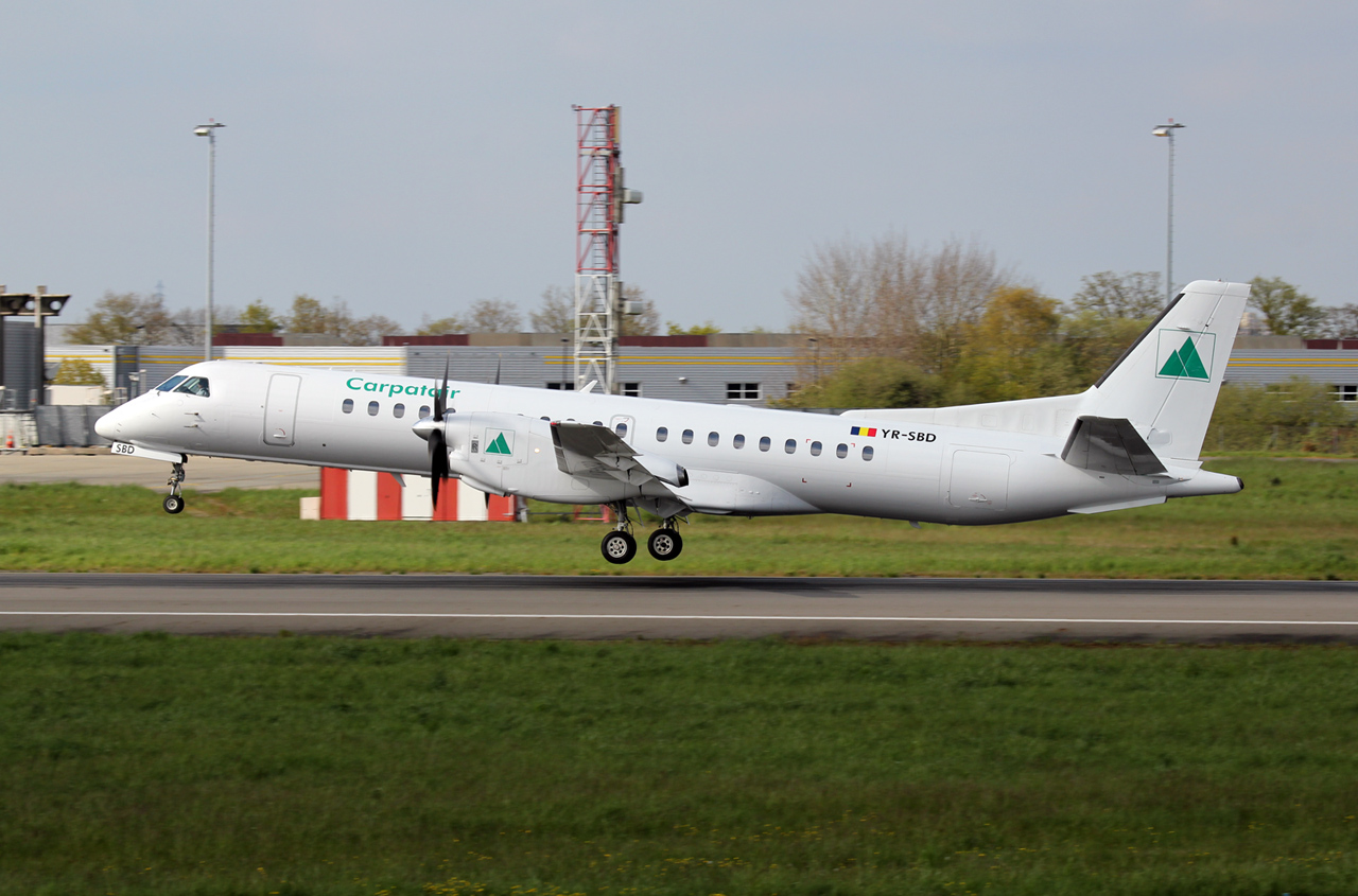  Saab 2000  Carpatair YR-SBD le 23.04.13 Sz001