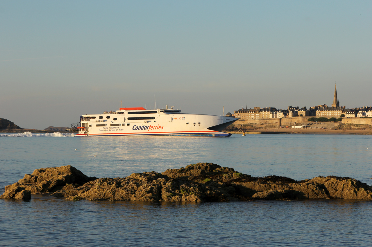 Port de Saint-Malo, cité corsaire !! - Page 29 Kh0d