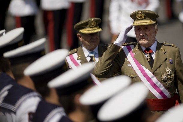 LOS REYES PRESIDEN DÍA DE LAS FUERZAS ARMADAS EN MÁLAGA 610x1d