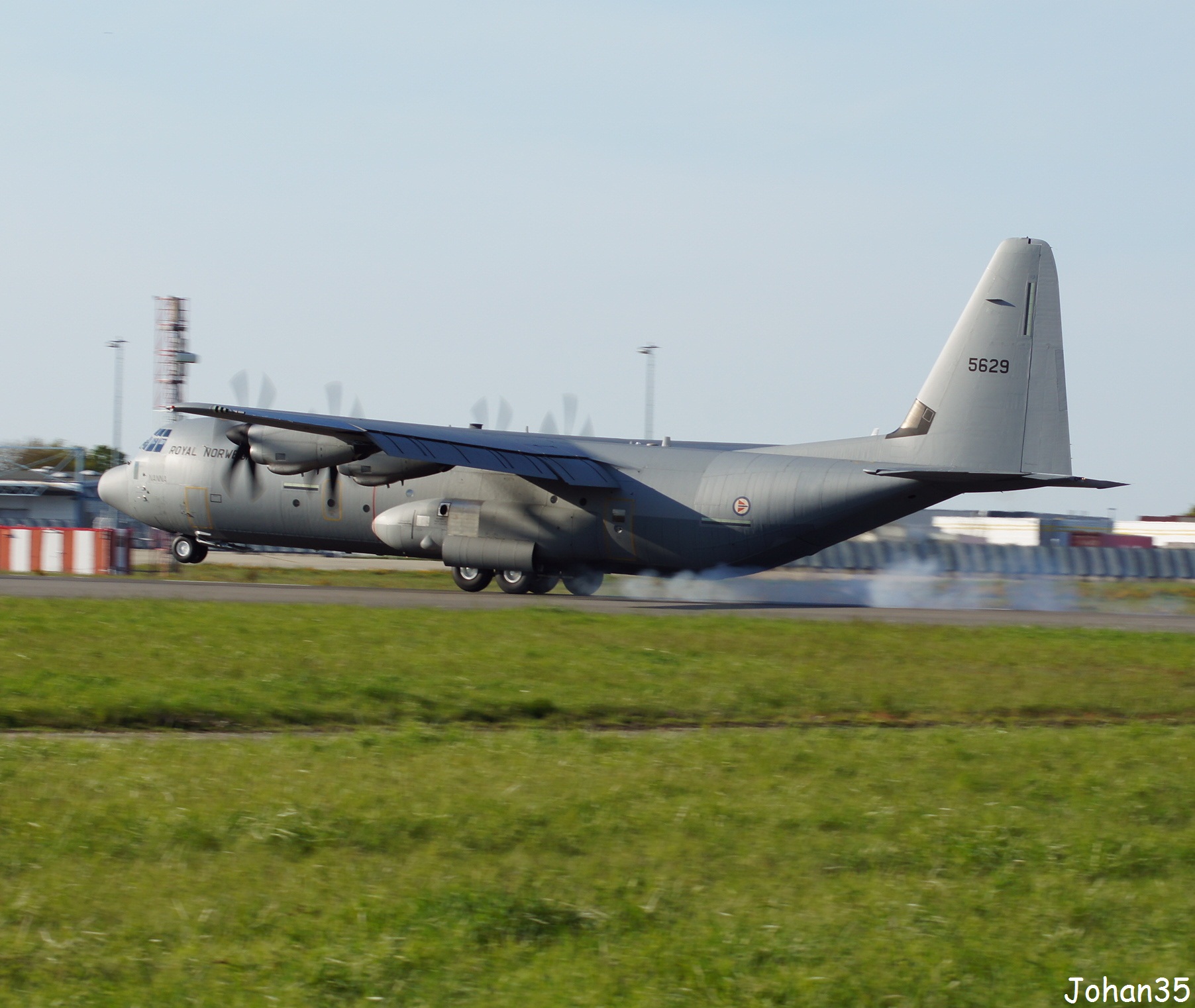 Lockheed C-130J-30 Hercules (L382) Norway Air Force 5629 les 16;17 & 18.04.12 Xletc13022