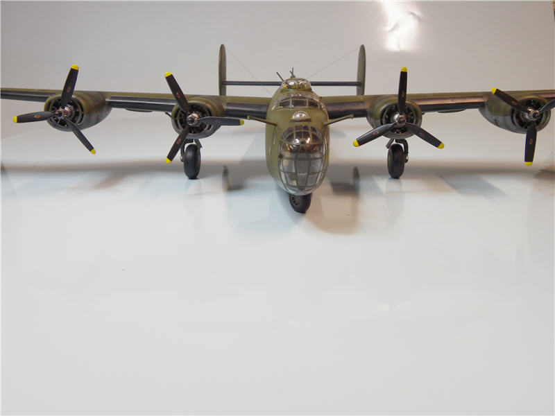 B-24D Libérator - Monogram - 1/48 Imgp6693