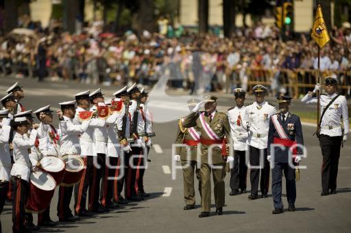 LOS REYES PRESIDEN DÍA DE LAS FUERZAS ARMADAS EN MÁLAGA 27386926