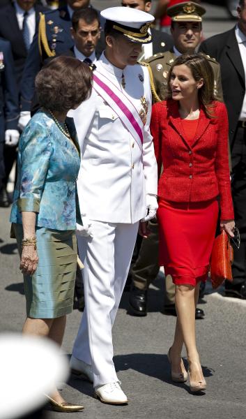 LOS REYES PRESIDEN DÍA DE LAS FUERZAS ARMADAS EN MÁLAGA 1306674502729efe2011052