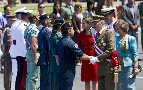 LOS REYES PRESIDEN DÍA DE LAS FUERZAS ARMADAS EN MÁLAGA 1306674088147efe2011052