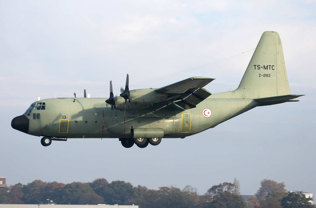 Tunisia Air Force Lockheed Hercules C-130 TS-MTC le 28-11-13  7vsn