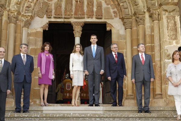 Los Principes en los premios Príncipe de Viana 2011 - Página 2 20110531navarra3