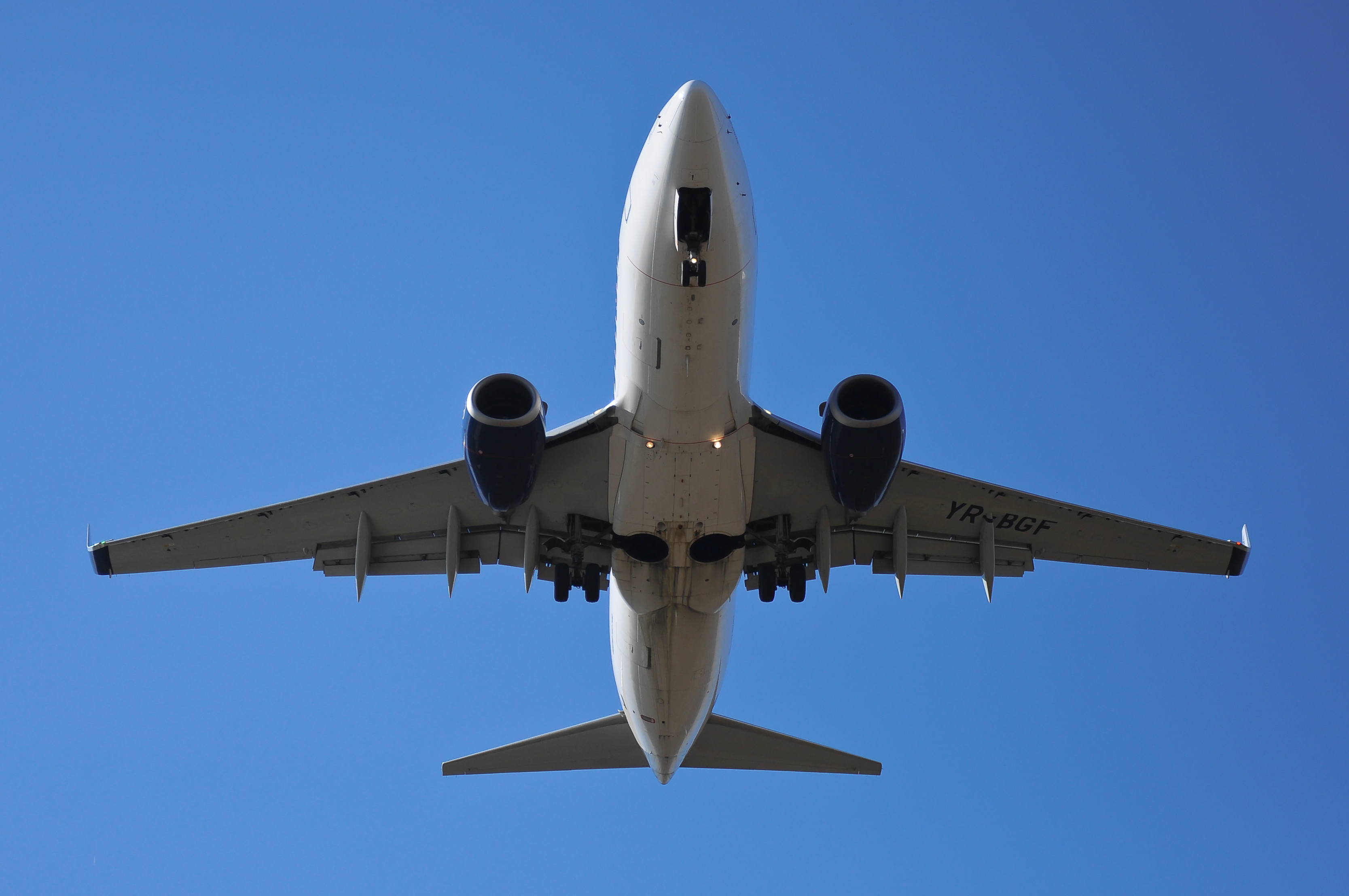 Aeroportul Bucuresti ( Henri Coanda / Otopeni ) - Octombrie 2010 - Pagina 2 001taromyrbgfboeing7377