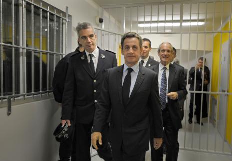 Chronique de la dette, argent dette, vidéos de Paul Grignon, dette nationale - Page 3 Sarkozyprisoninside